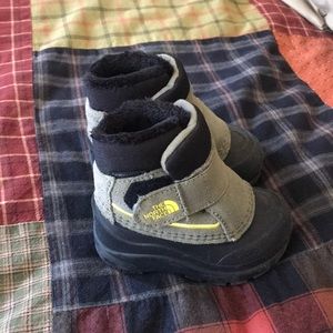 EUC The North Face heat seeker snow boots 5